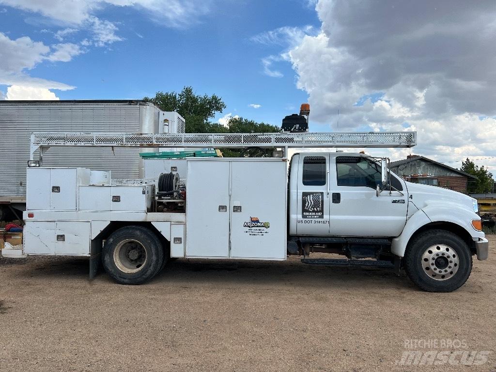 Ford F 750 XL Municipal/vehicul cu uz general