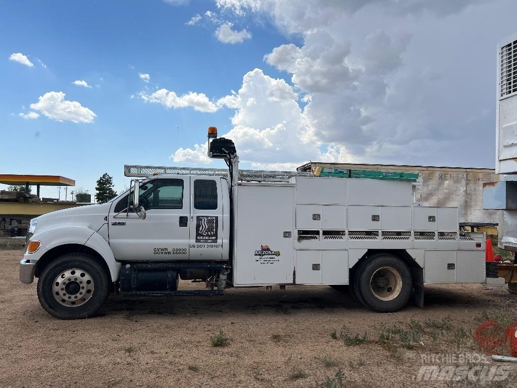 Ford F 750 XL Municipal/vehicul cu uz general