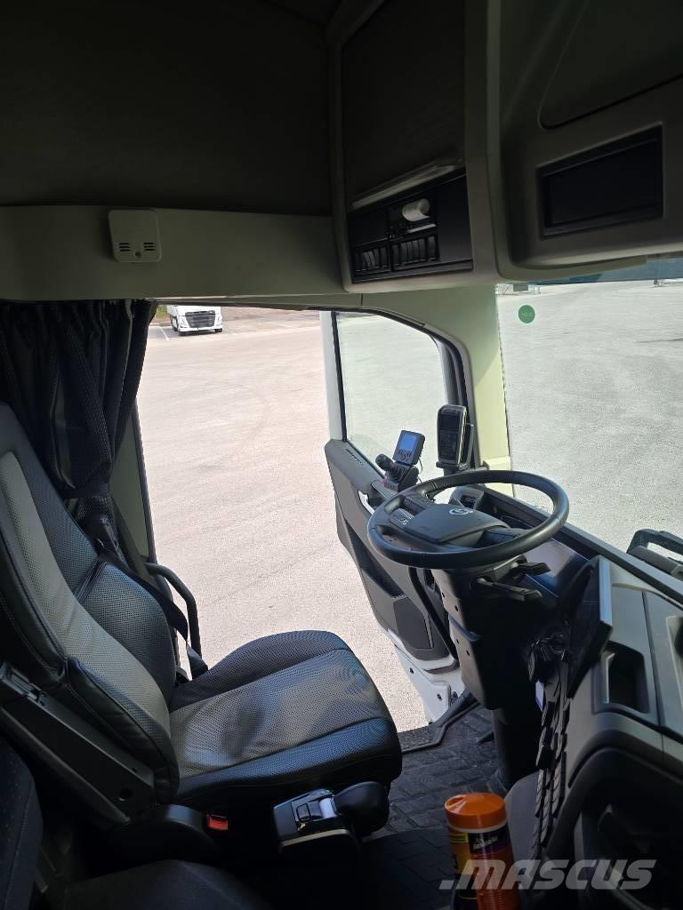 Volvo FM Electric Camion cu carlig de ridicare