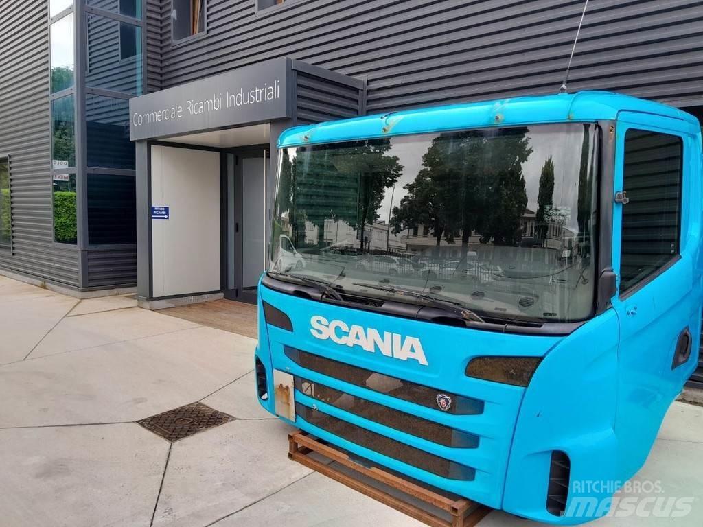 Scania CG16 Cabine si interior