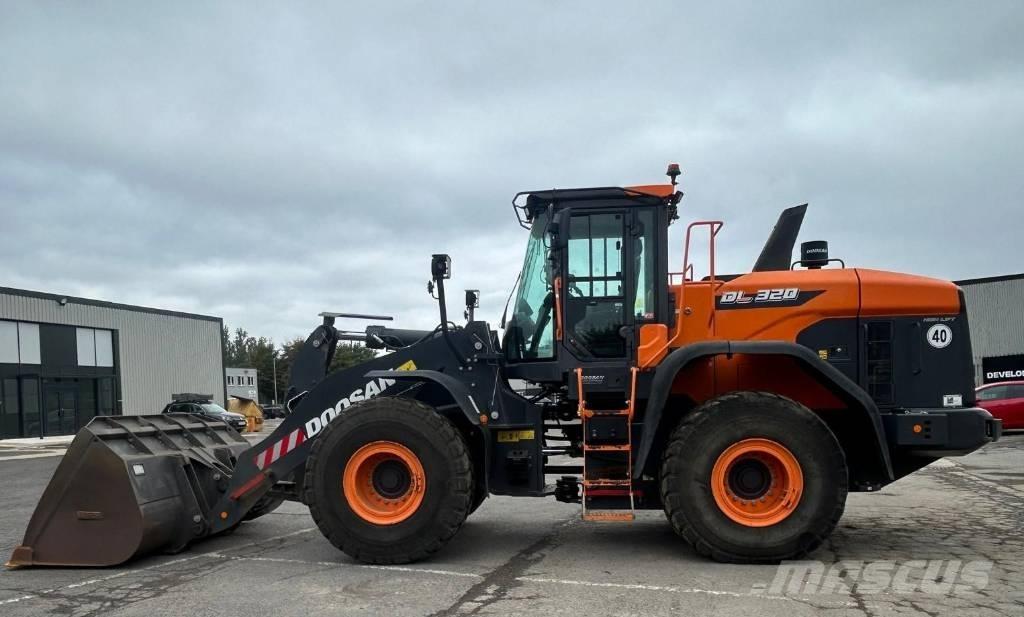 Doosan DL 320-7 Incarcator pe pneuri