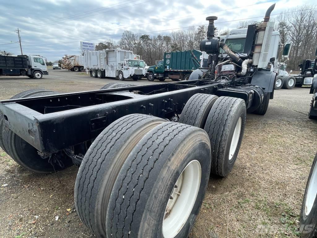 Mack LEU613 Camion cabina sasiu