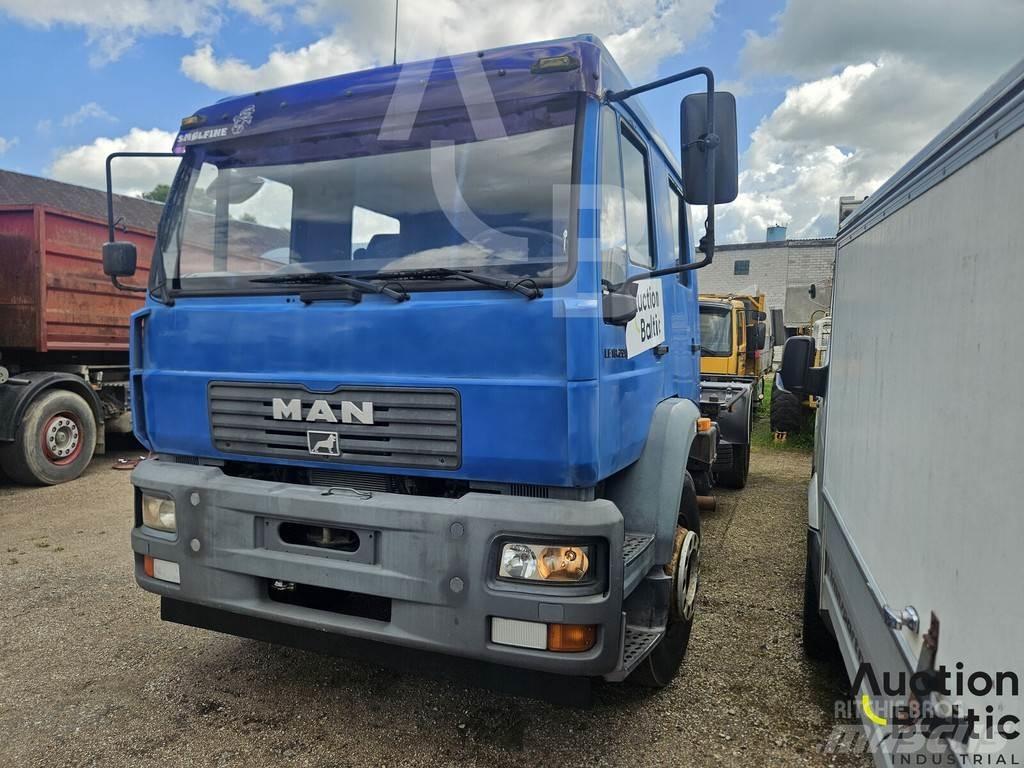 MAN 18.225 Camion cabina sasiu