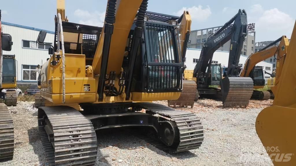 CAT 320 Excavatoare pe șenile
