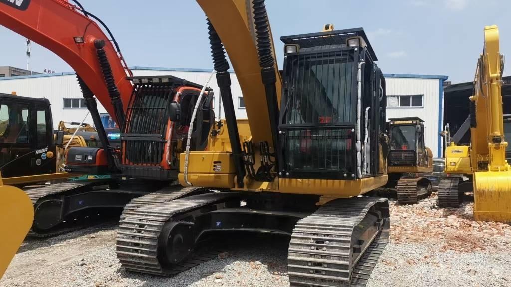 CAT 320 Excavatoare pe șenile
