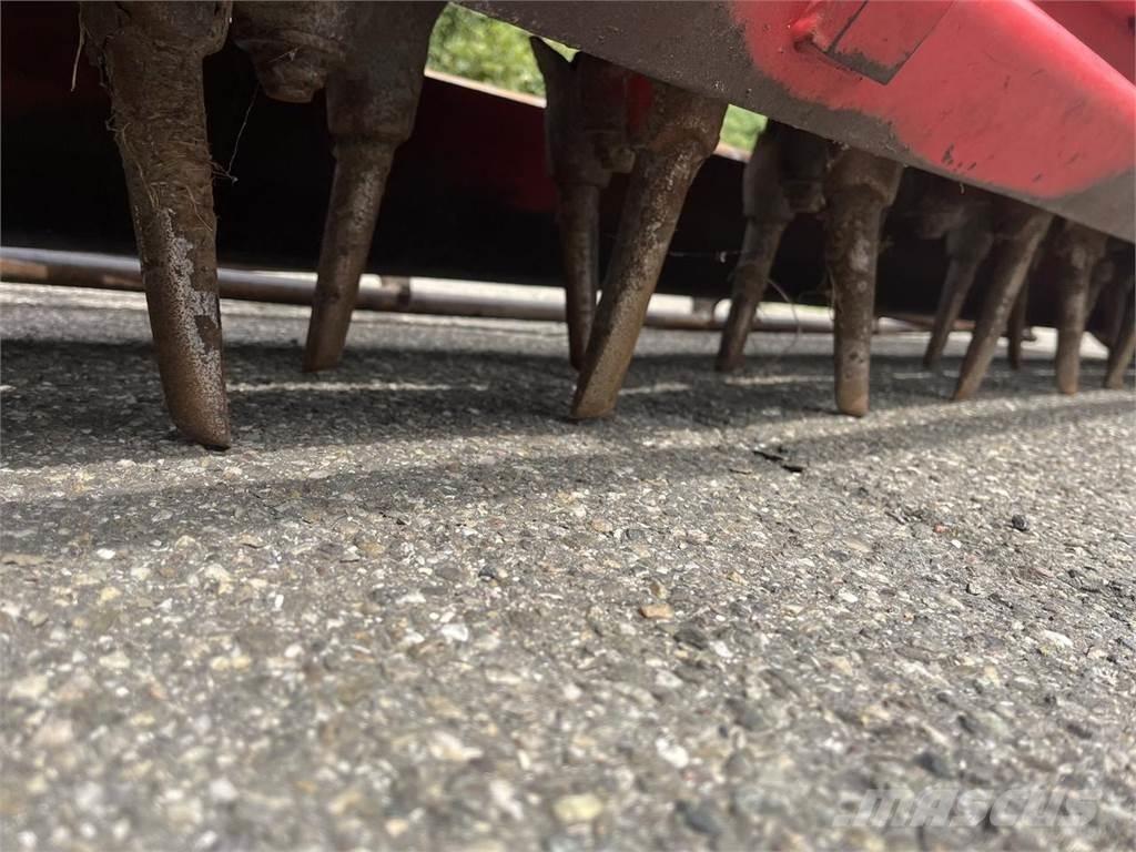 Lely 300-22 Grapa si pluguri rotative