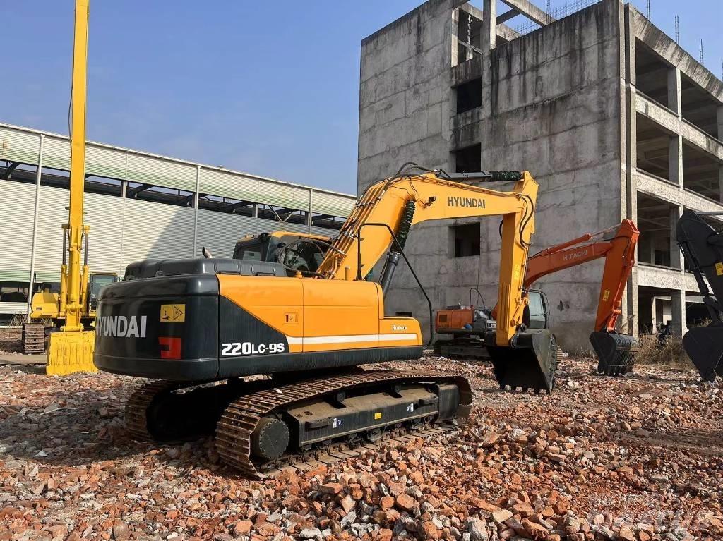 Hyundai R220 Excavatoare pe șenile
