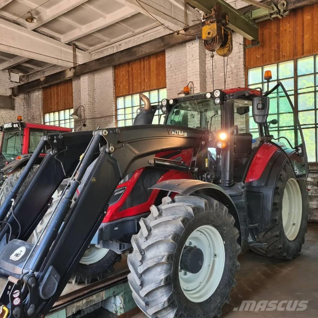 Valtra T 174 Tractoare