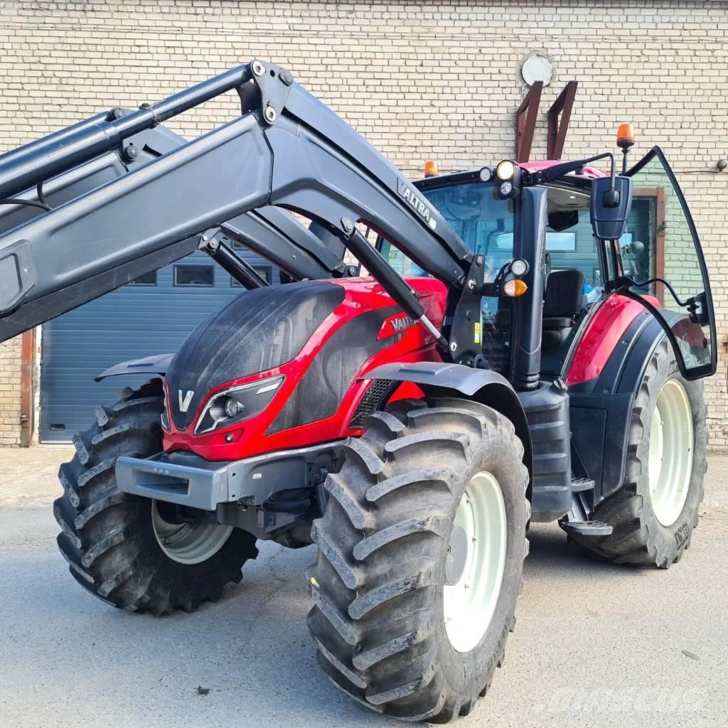 Valtra T 174 Tractoare