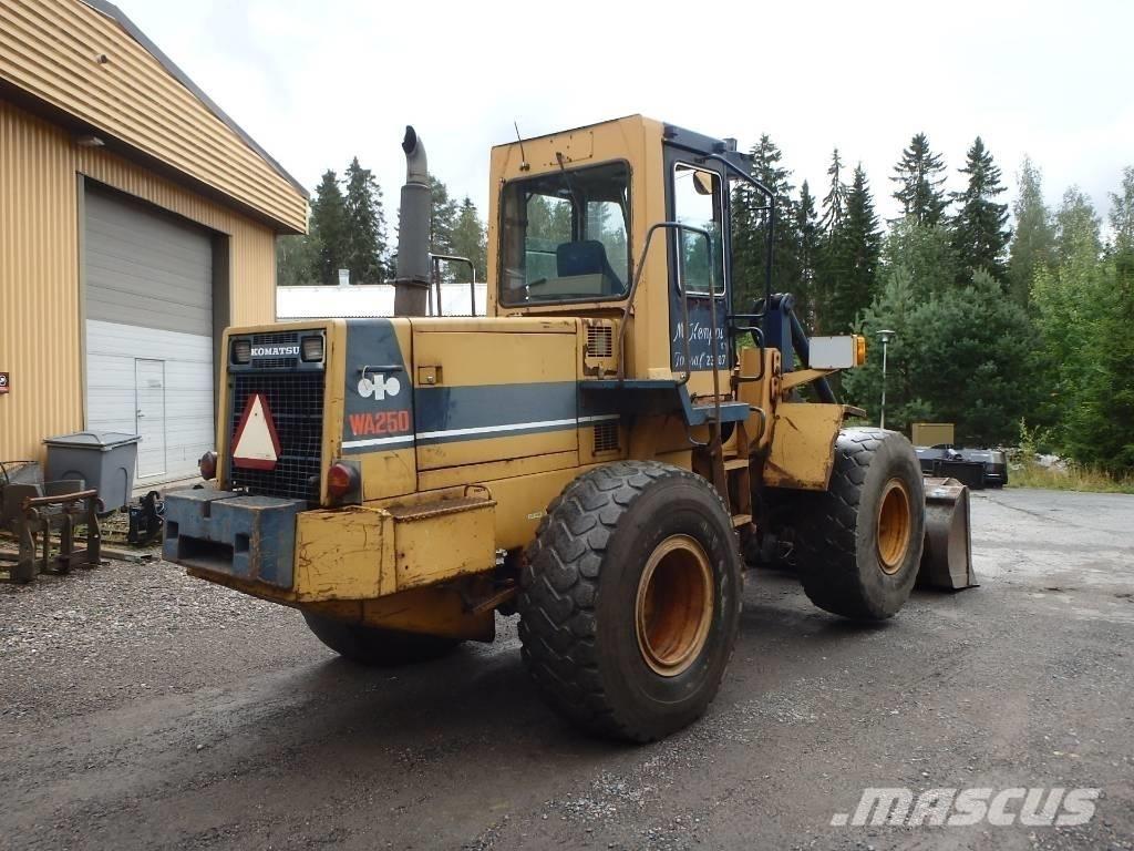 Komatsu WA 250-1 Incarcator pe pneuri
