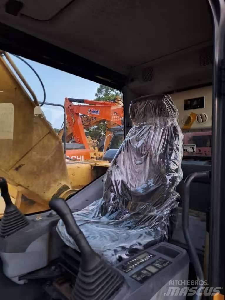 Komatsu PC 200-7 Excavatoare pe șenile
