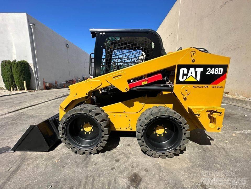 CAT 246 D Mini incarcator