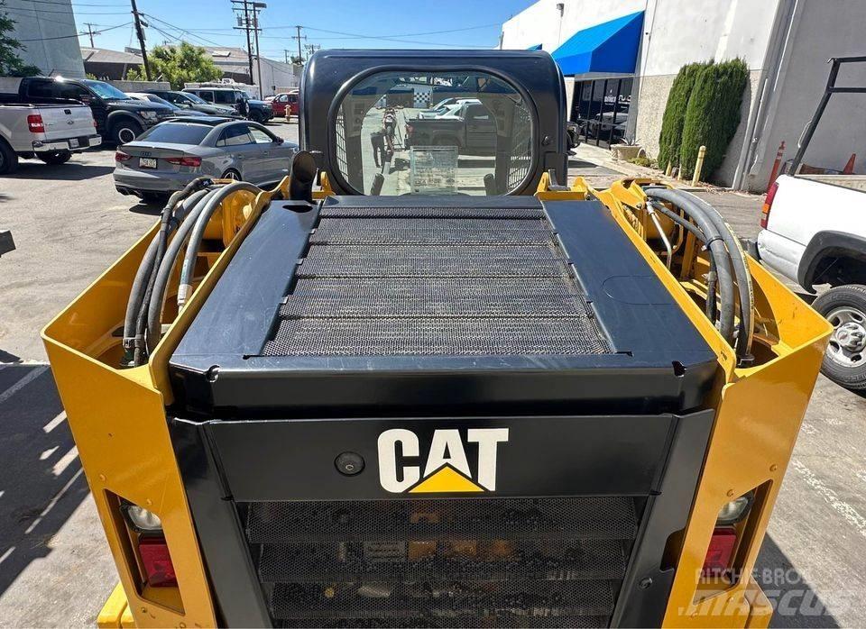 CAT 246 D Mini incarcator