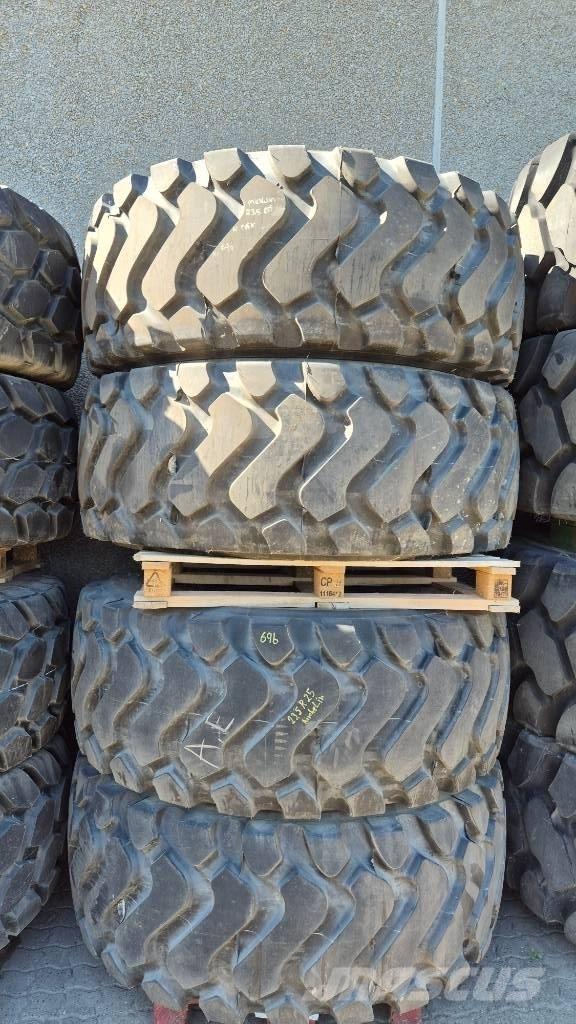 Michelin 23.5 R25 Roti