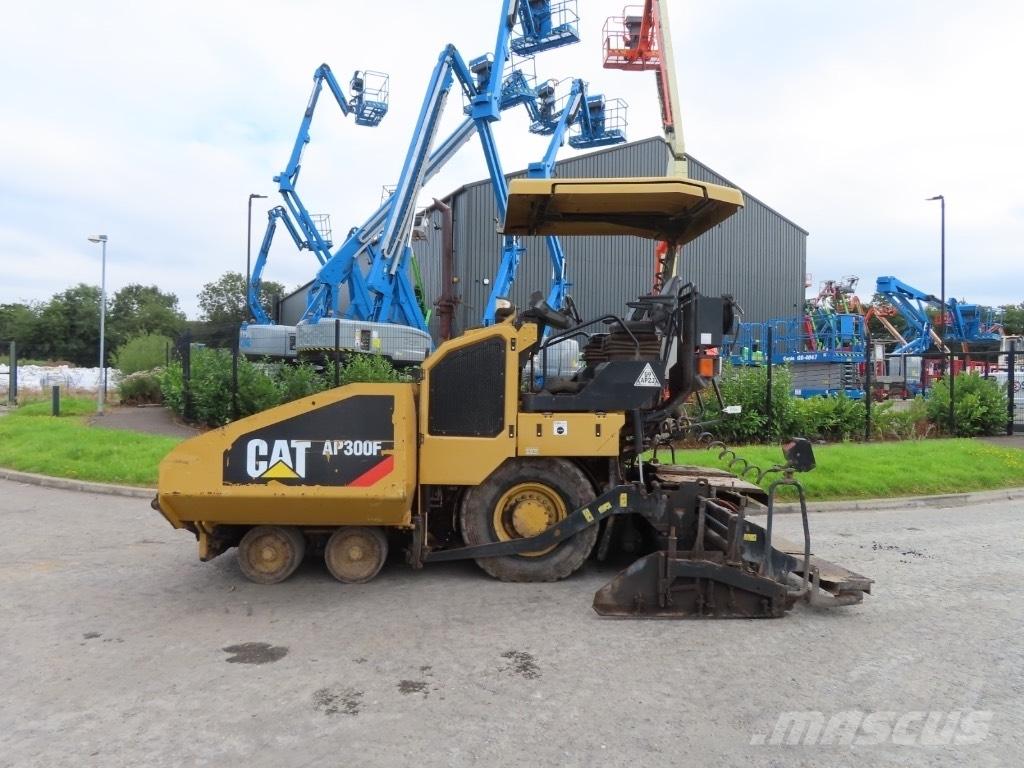 CAT AP 300 Pavatoare asfalt