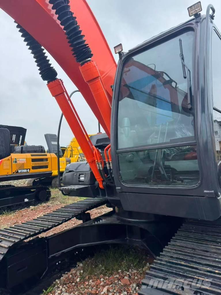 Hitachi ZX 200 Excavatoare pe șenile
