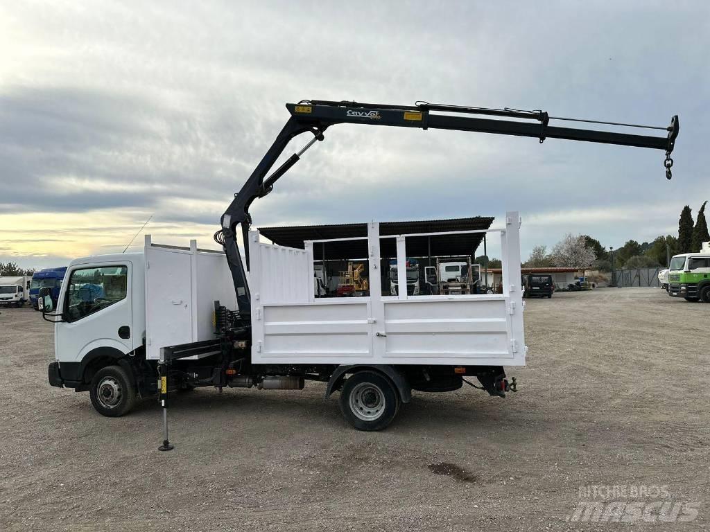 Nissan NT 400 Camioane cu macara
