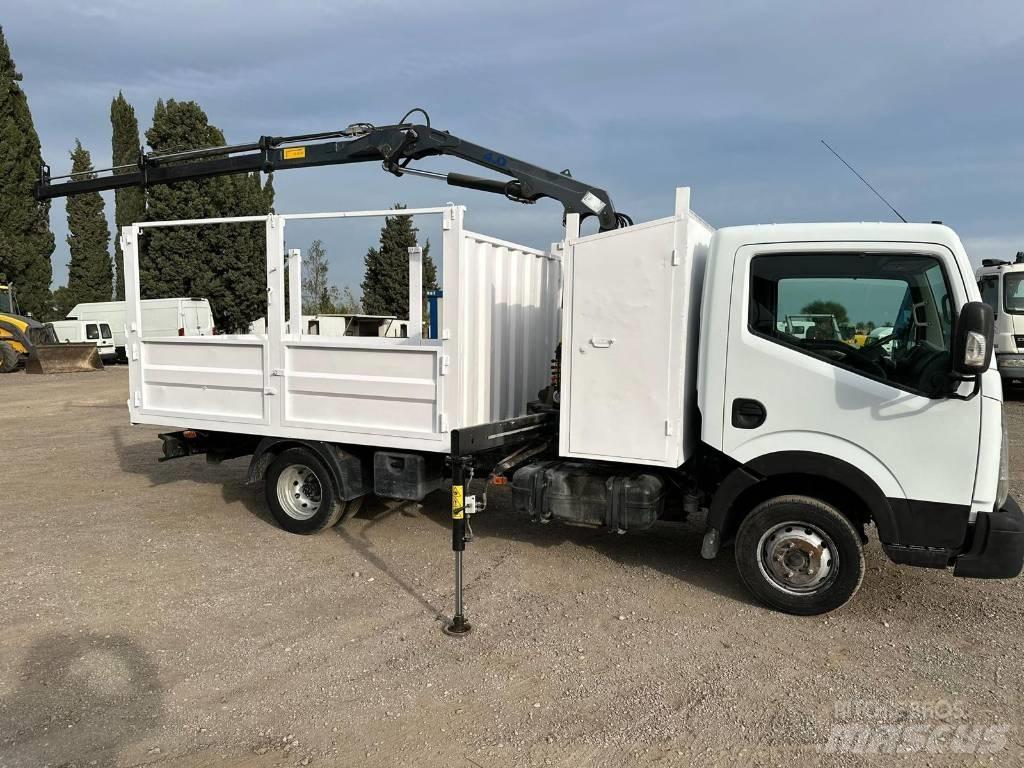 Nissan NT 400 Camioane cu macara