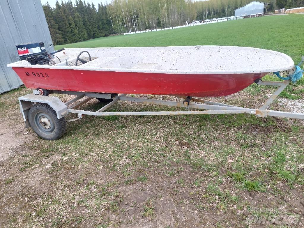  Lasikuituvene 410 Utilaje întreţinere terenuri - Altele