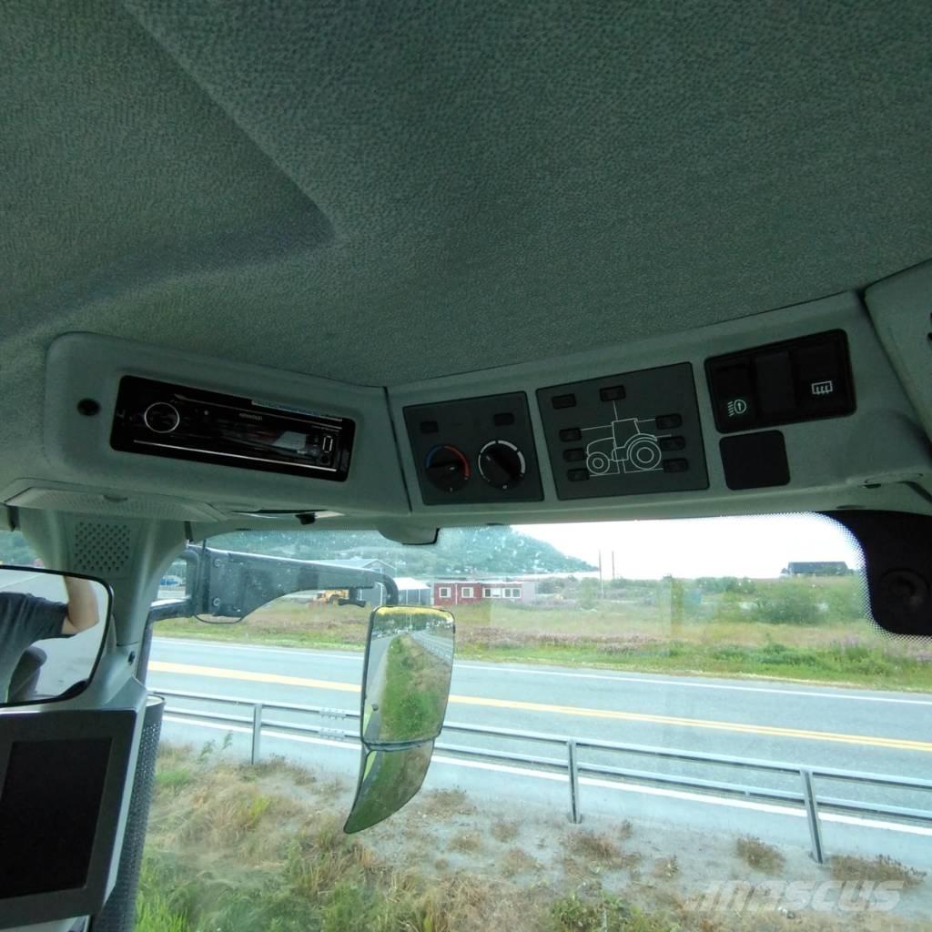 CLAAS Axion 830 Tractoare