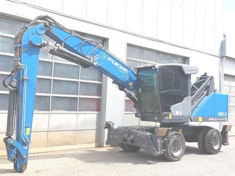 Fuchs MHL 320 F Paleta de manipulare