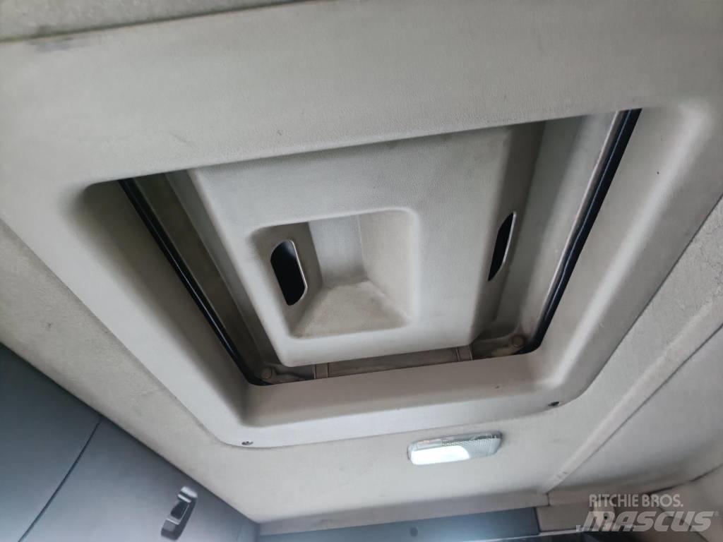 Scania P 420 Camion cu carlig de ridicare
