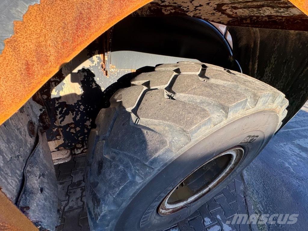 CASE 921 G Incarcator pe pneuri