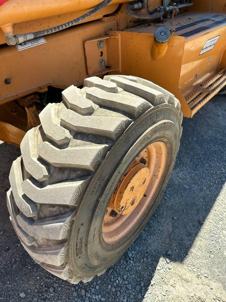 CASE 570 M XT Incarcator pe pneuri