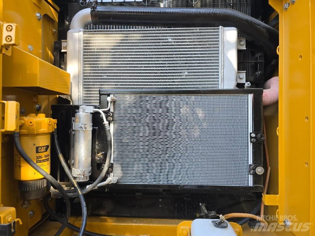 CAT 320D2 Excavatoare pe șenile

