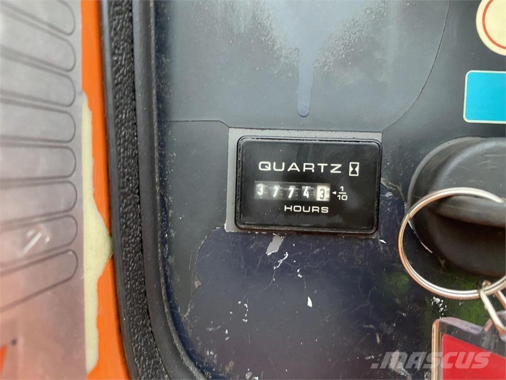 JLG 800AJ Nacele cu brat articulat