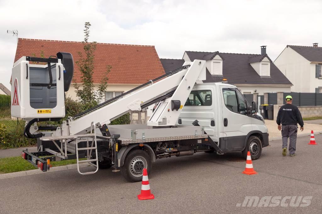 Iveco IS35SI2AA Platforme aeriene montate pe camion