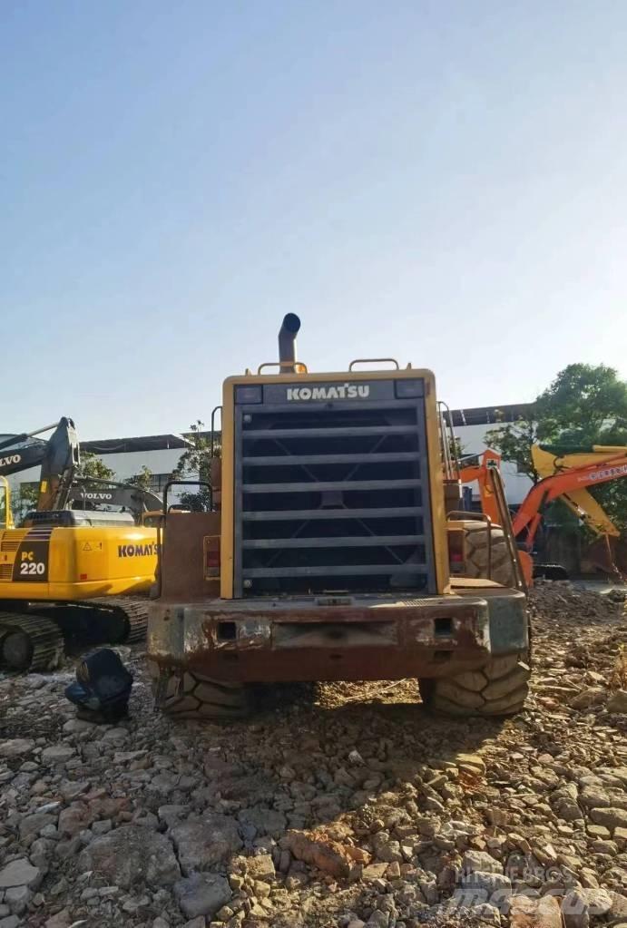 Komatsu WA 600 Incarcator pe pneuri