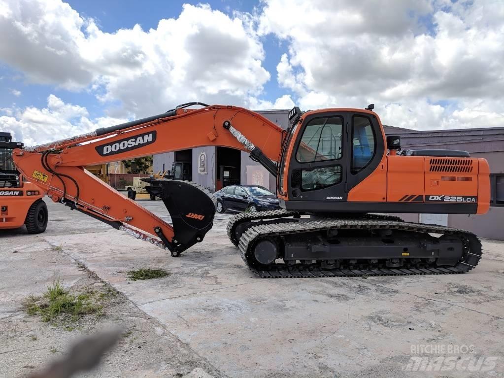 Doosan DX 225 LCA Excavatoare pe șenile
