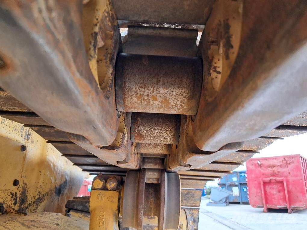 Komatsu D61PXI-24E0 Buldozere pe senile