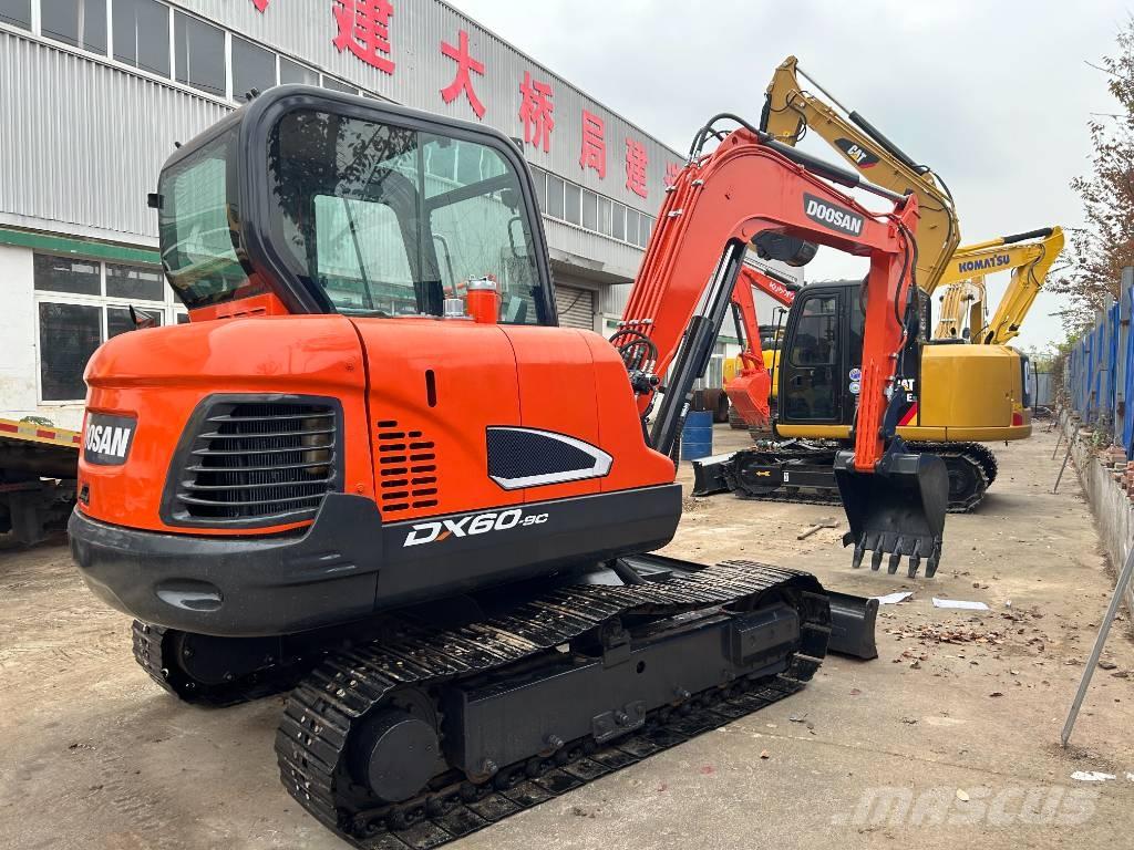 Doosan DX 60 Excavatoare pe șenile
