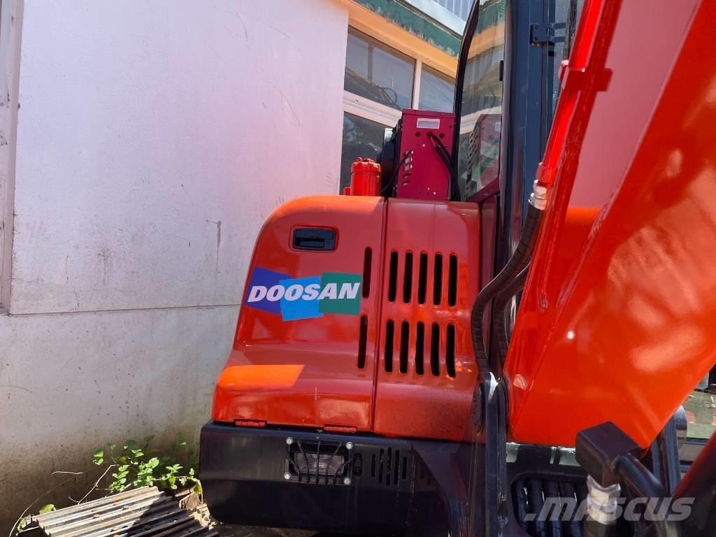 Doosan DX 60 Excavatoare pe șenile
