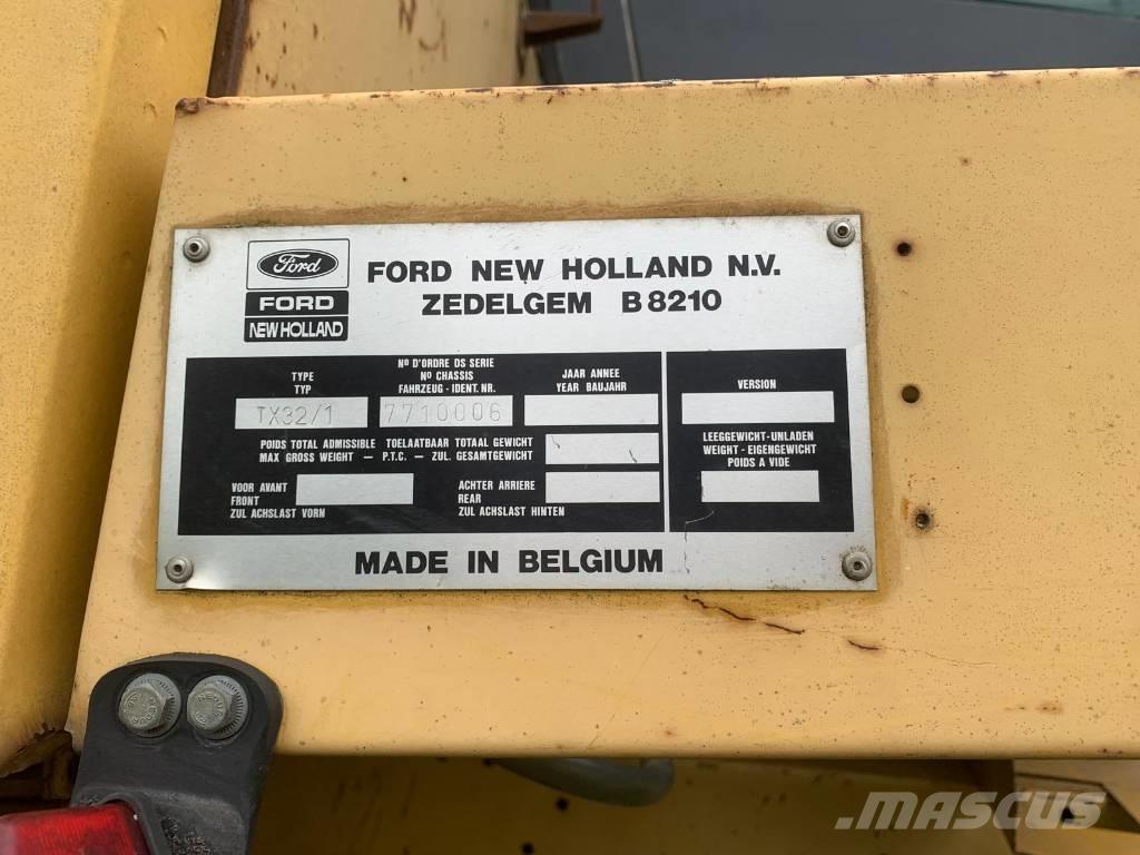 New Holland TX 32 Combine de secerat
