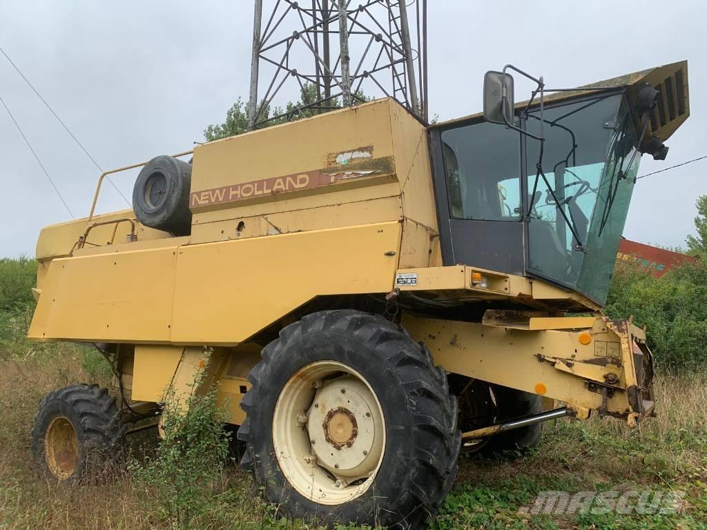 New Holland TX 32 Combine de secerat