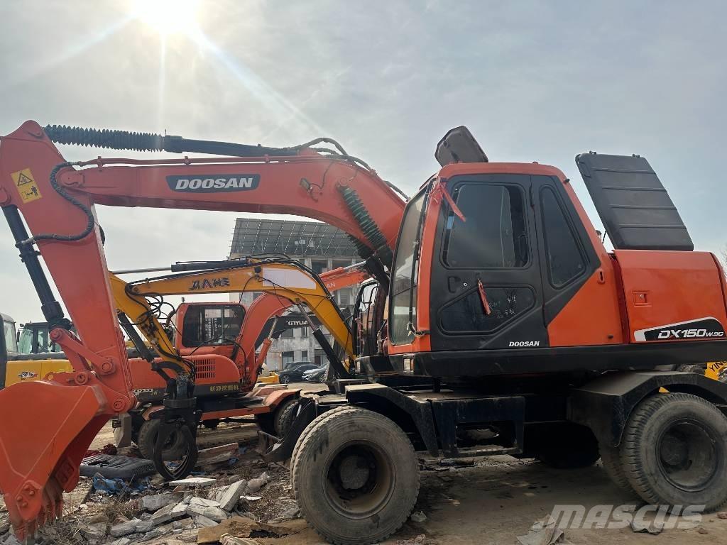 Doosan 150 W-7 Excavatoare cu roti