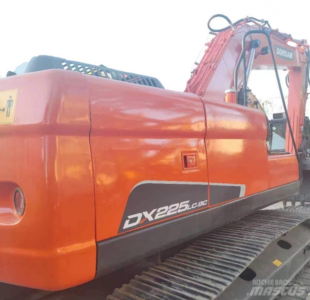 Doosan DX 225 Excavatoare pe șenile
