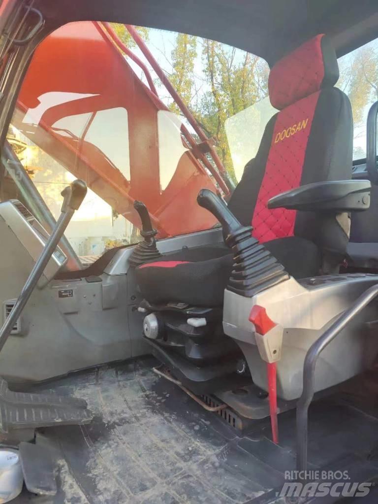 Doosan DX 225 Excavatoare pe șenile
