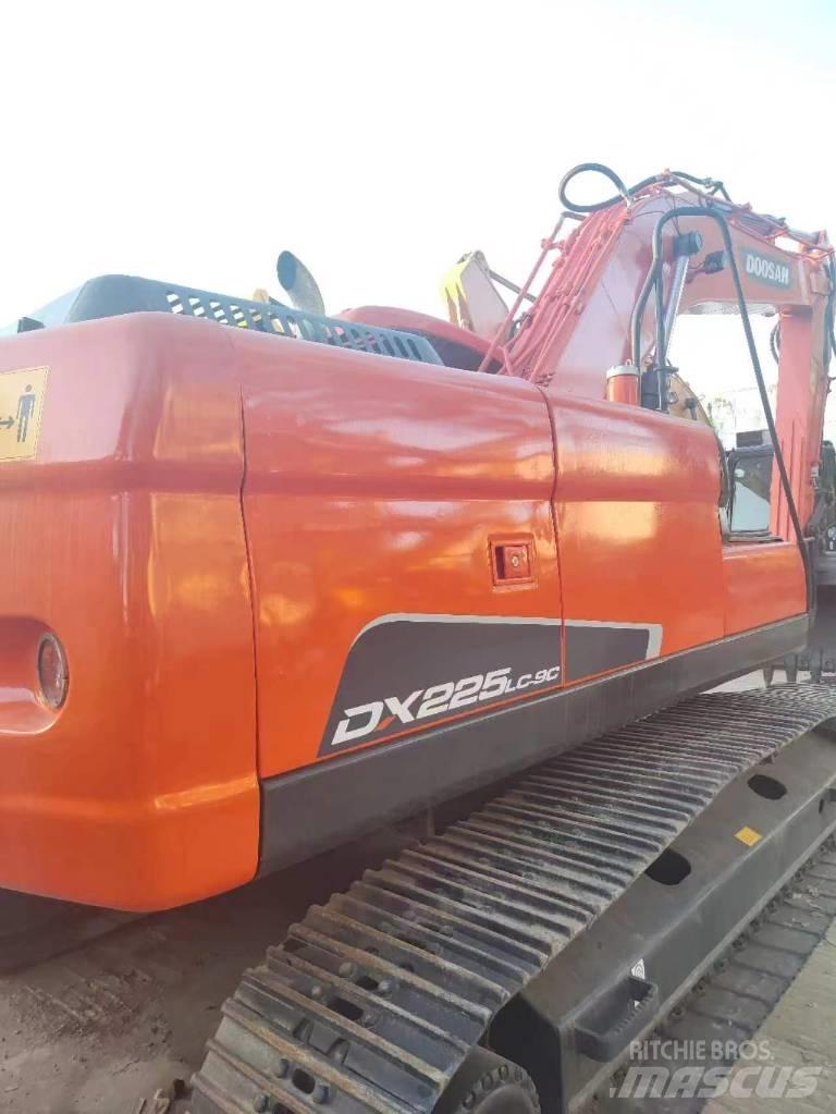 Doosan DX 225 Excavatoare pe șenile
