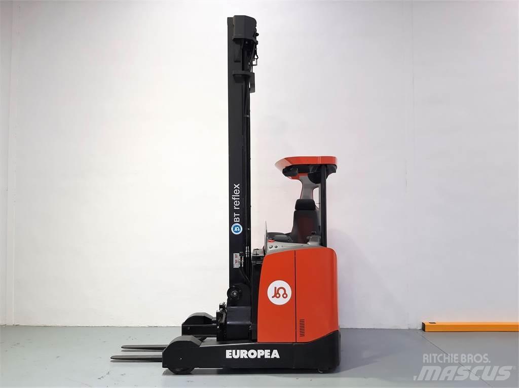 BT RRE 180 E Stivuitor cu catarg retractabil