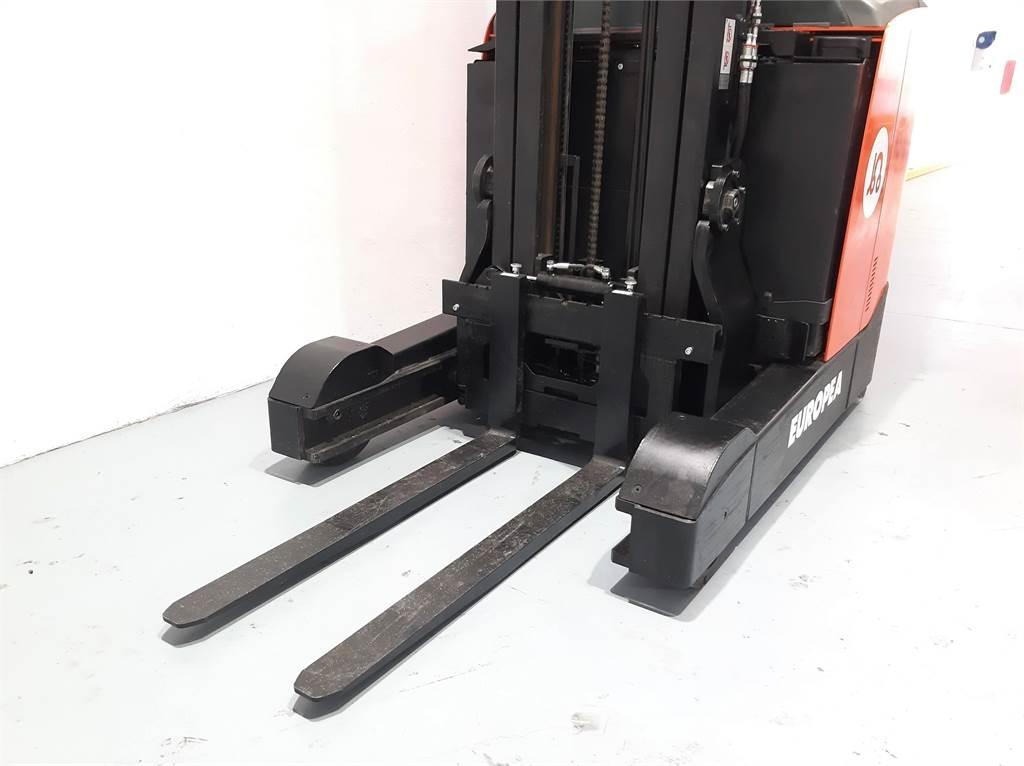BT RRE 180 E Stivuitor cu catarg retractabil