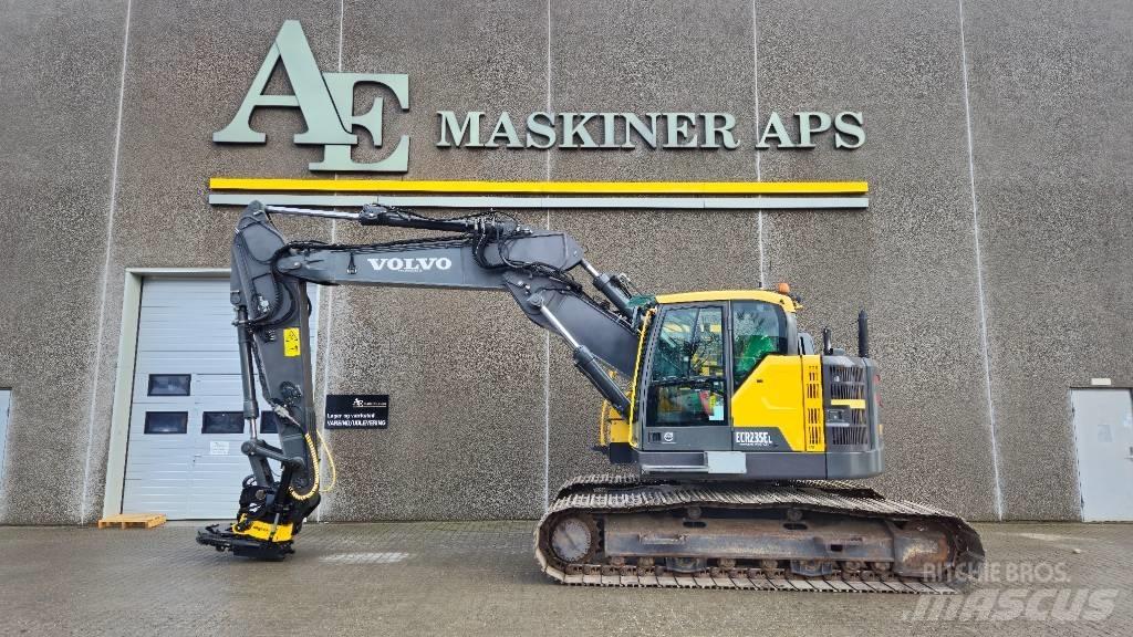 Volvo ECR 235 E L Excavatoare pe șenile
