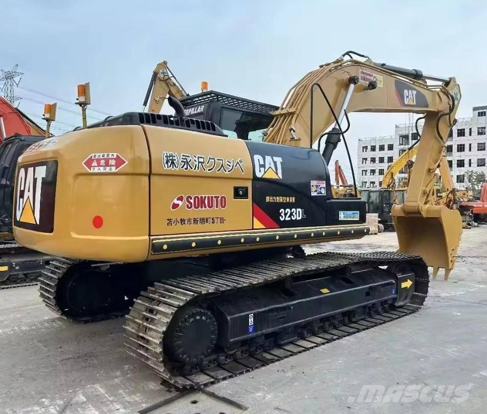 CAT 323 D L Excavatoare pe șenile
