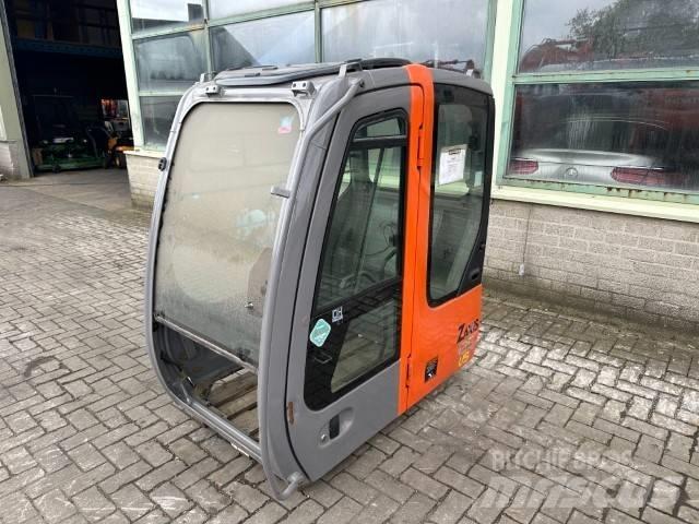 Hitachi Zaxis Cabine si interior