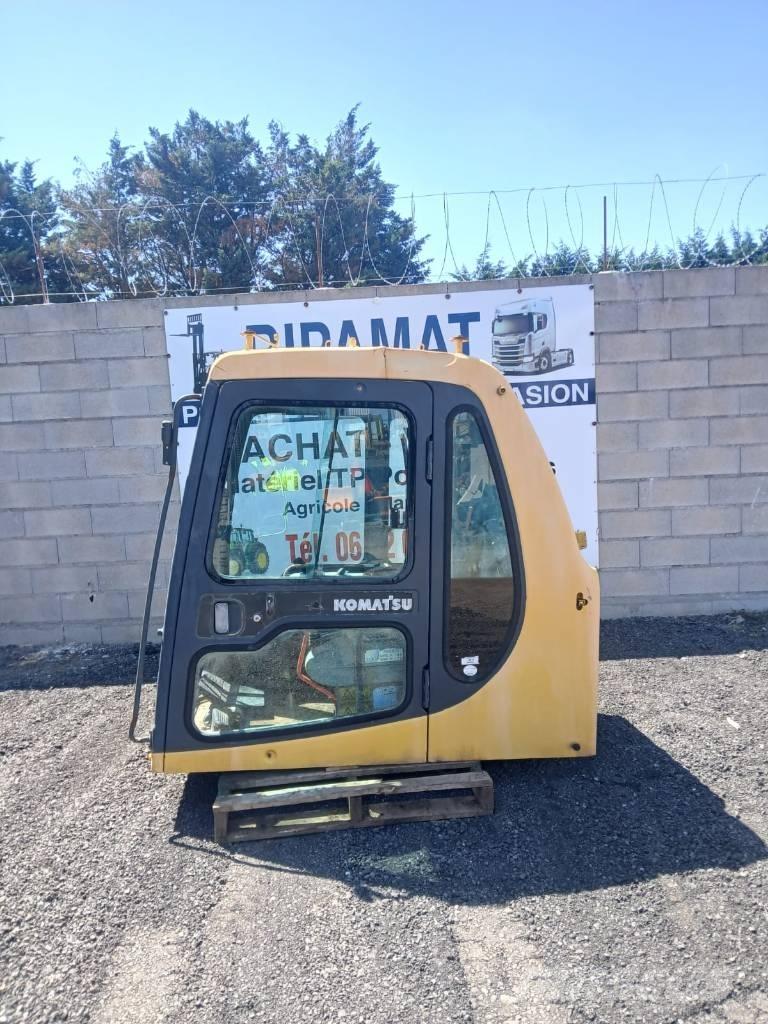 Komatsu PC 210 Cabine si interior