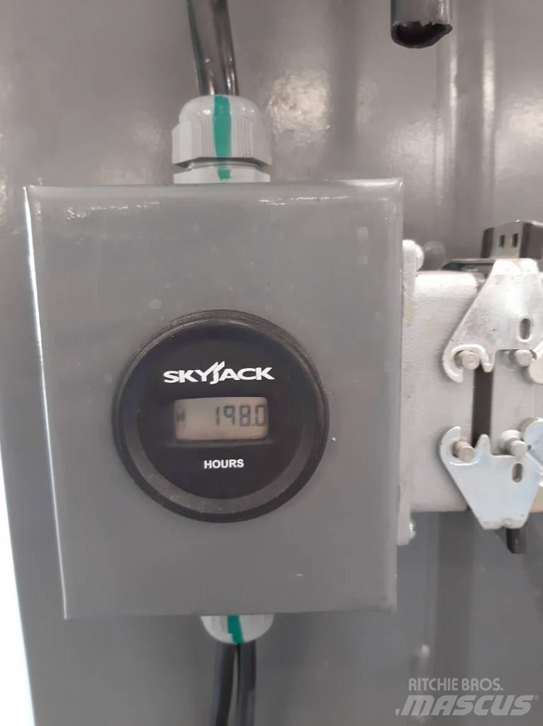 SkyJack SJ 16 Ascensoare verticale catarg
