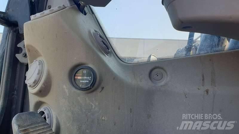 Volvo EW 210 C Excavatoare cu roti